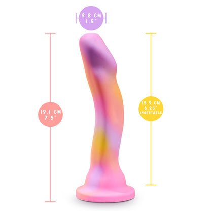 blush Avant Sun's Out Dildo measurements: Insertable width: 3.8 cm / 1.5"; Product length: 19.1 cm / 7.5"; Insertable length: 15.9 cm / 6.25".