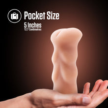 Load image into Gallery viewer, An image of the blush EnLust Cassie Stroker standing on the palm of a hand. At the top of the image is a feature icon for: Pocket Size 5 inches / 12.7 centimetres.
