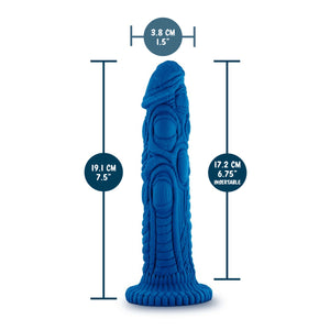 blush The Realm Draken Snap On Dildo insertable width: 3.8 centimetres / 1.5 inches; Product length: 19.1 centimetres / 7.5 inches; Insertable length: 17.2 centimetres / 6.75 inches.