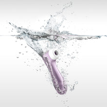 Charger l&#39;image dans la galerie, Satisfyer Pro 2 Air Pulse Stimulator being submerged under water